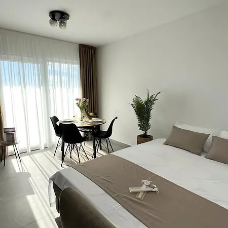 Апартаменти Morelux Ini Макарська